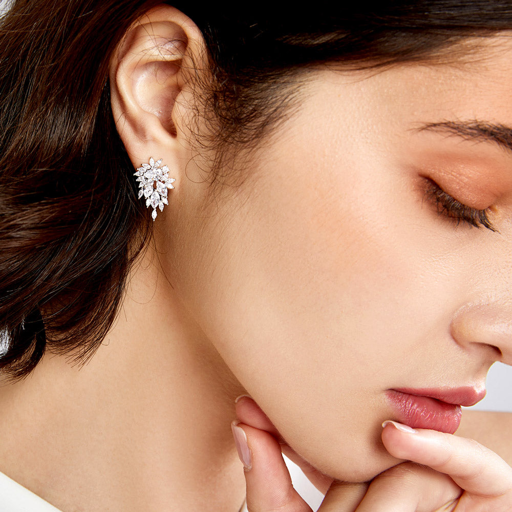 Gnoce Sparkling Floral Inspired Stud Earrings_4