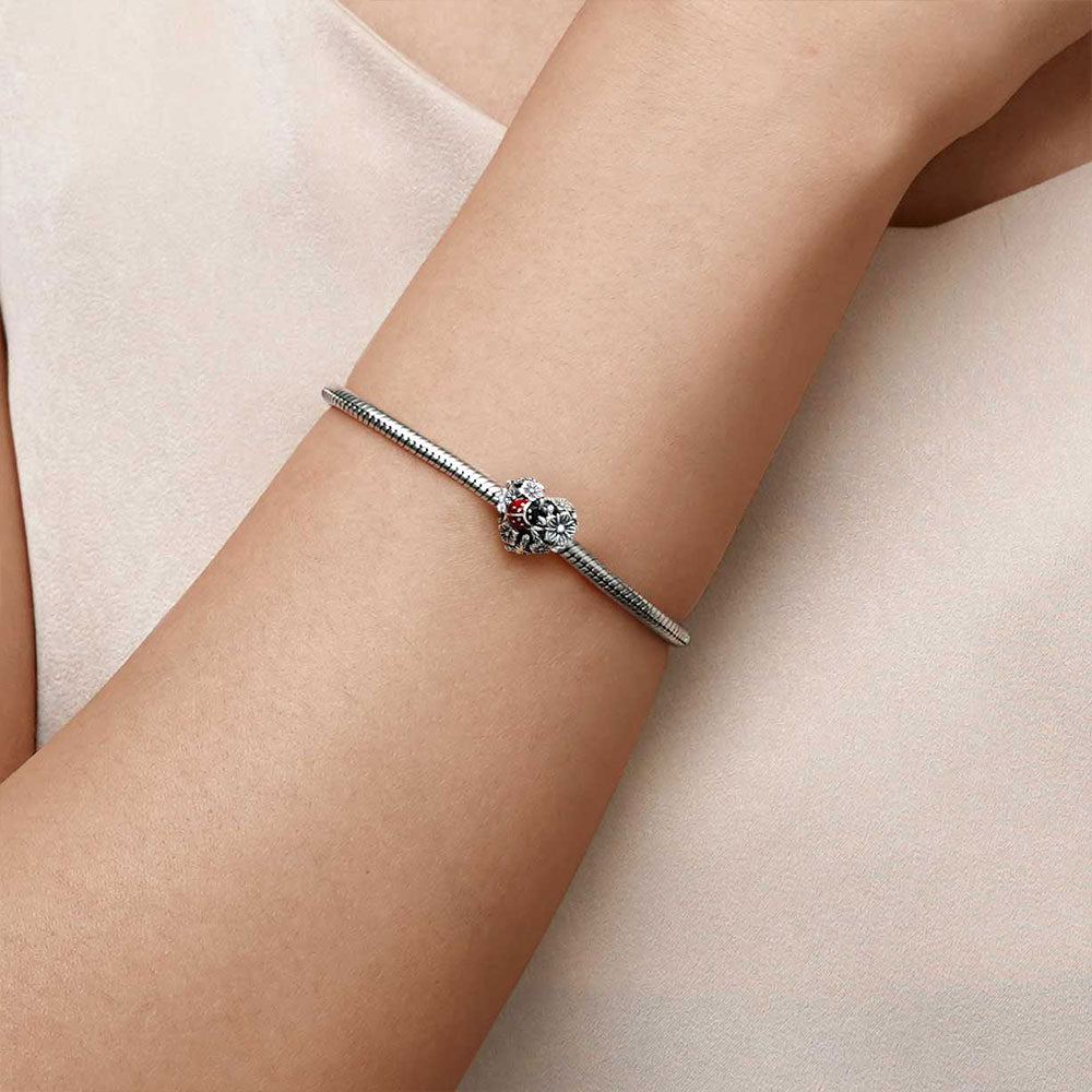 Gnoce Ladybug Loves Flowers Heart Charm_5