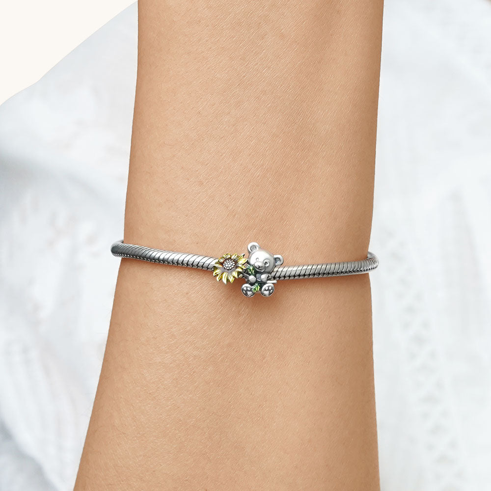 Gnoce Little Bear Embraces Sunflower Charm_5