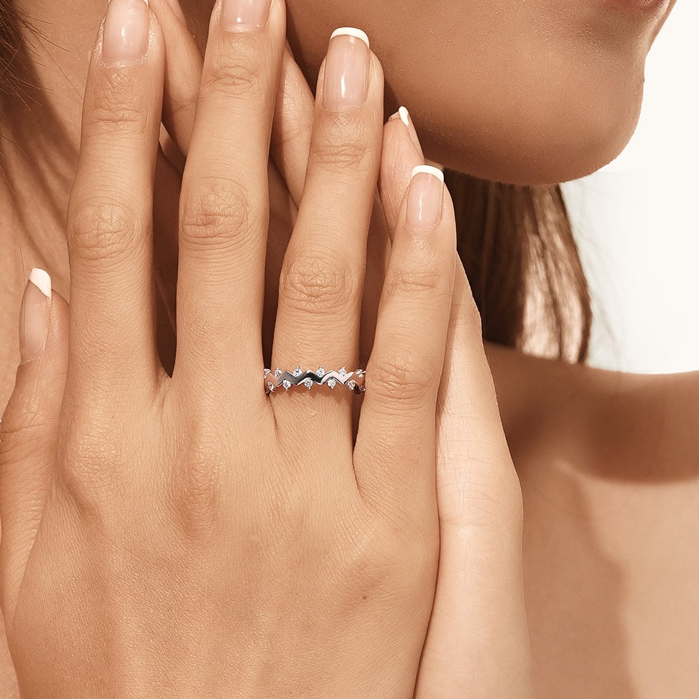 Gnoce Shiny Smooth Wavy Band Ring_5