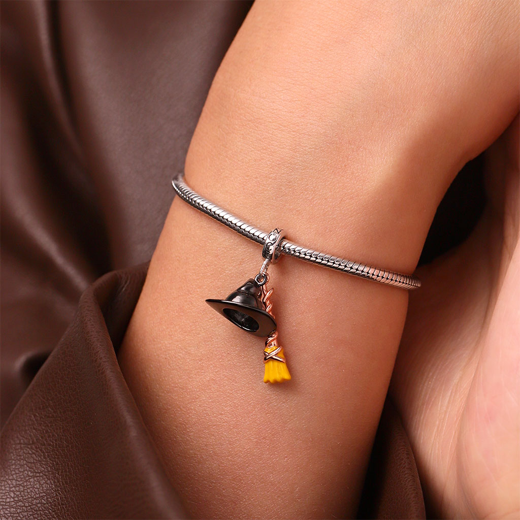 Gnoce Wicked Witch Elphaba's Hat & Broom Pendant Dangle Charm_7