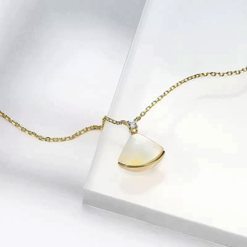 Gnoce Shimmering  Fan-shape Necklace_2