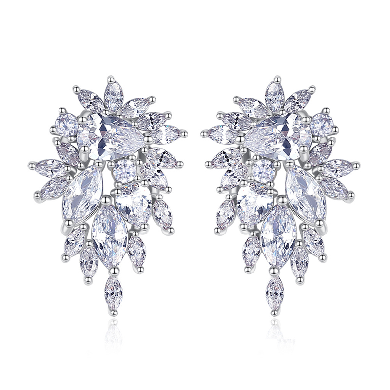 Gnoce Sparkling Floral Inspired Stud Earrings_1