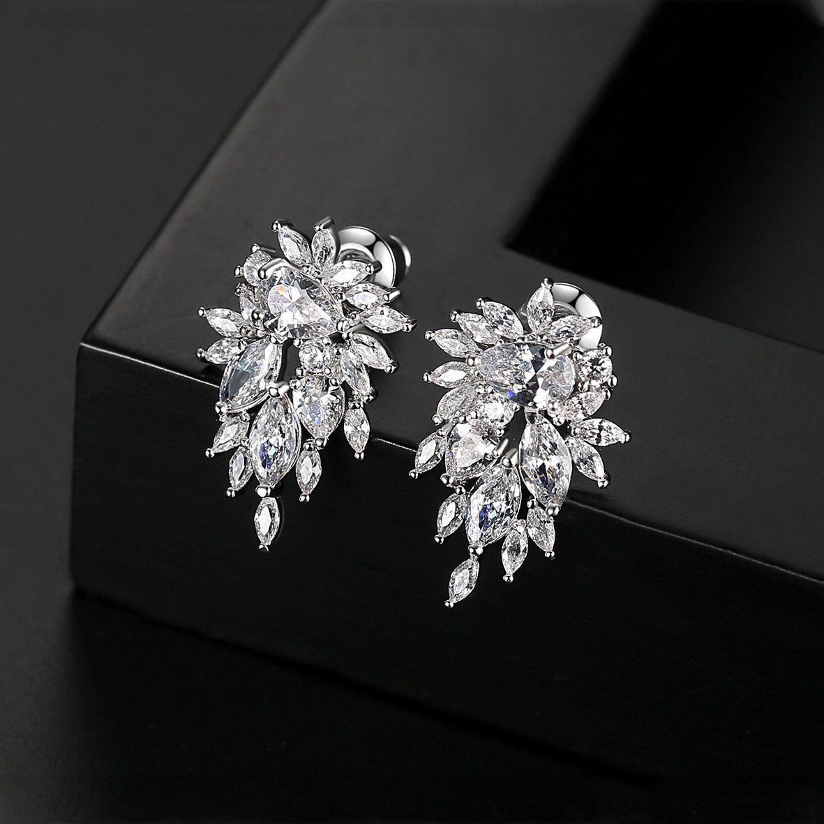Gnoce Sparkling Floral Inspired Stud Earrings_2