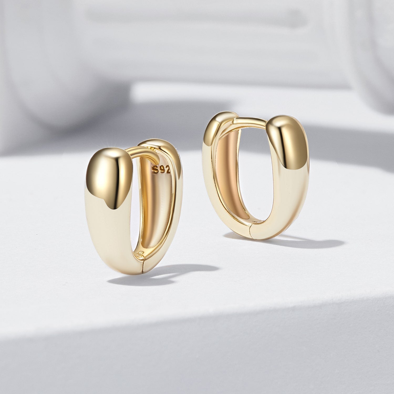 Gnoce Classic Mini Roll Gold Hoop Earrings_3