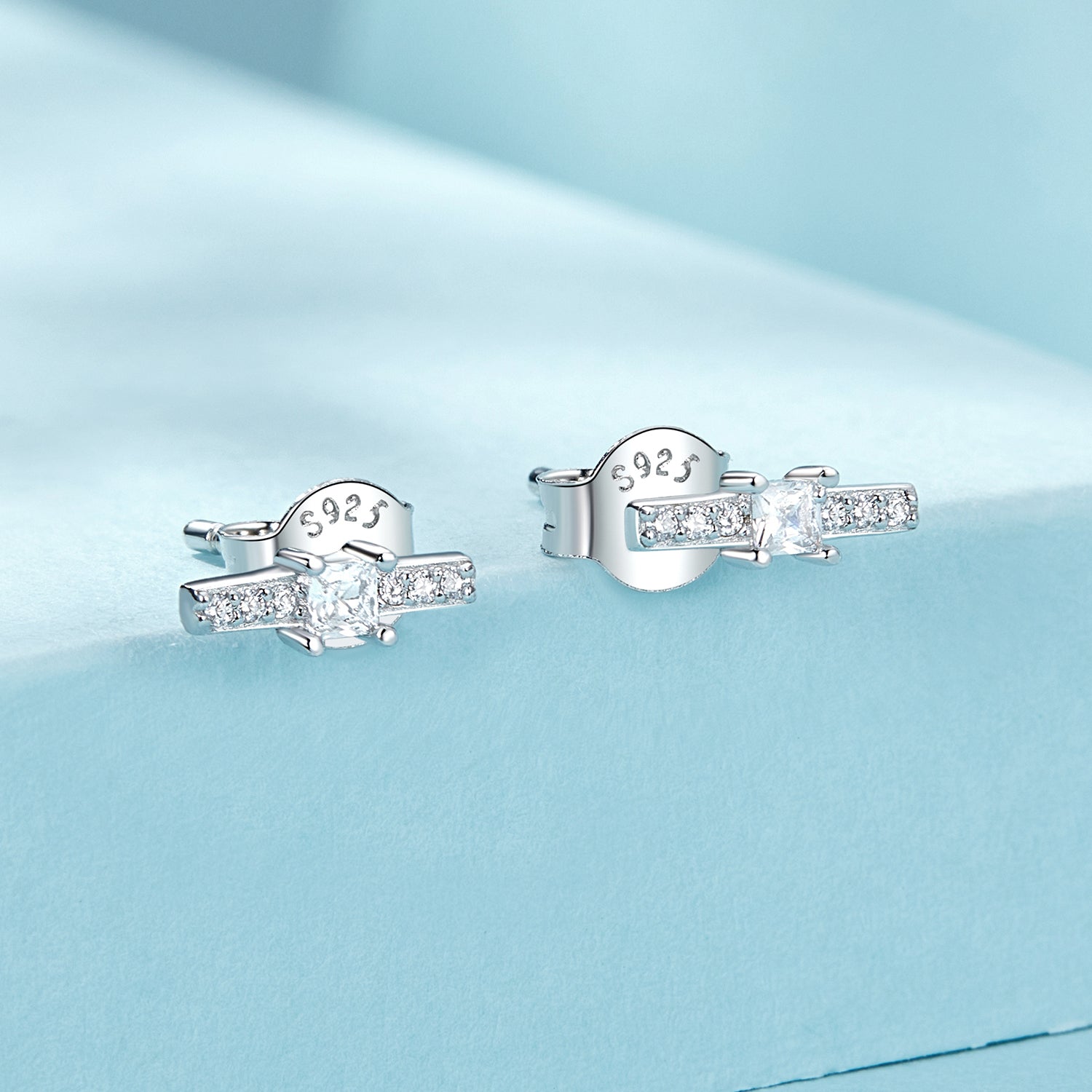 Gnoce Dainty Sparkling Stud Earrings_2