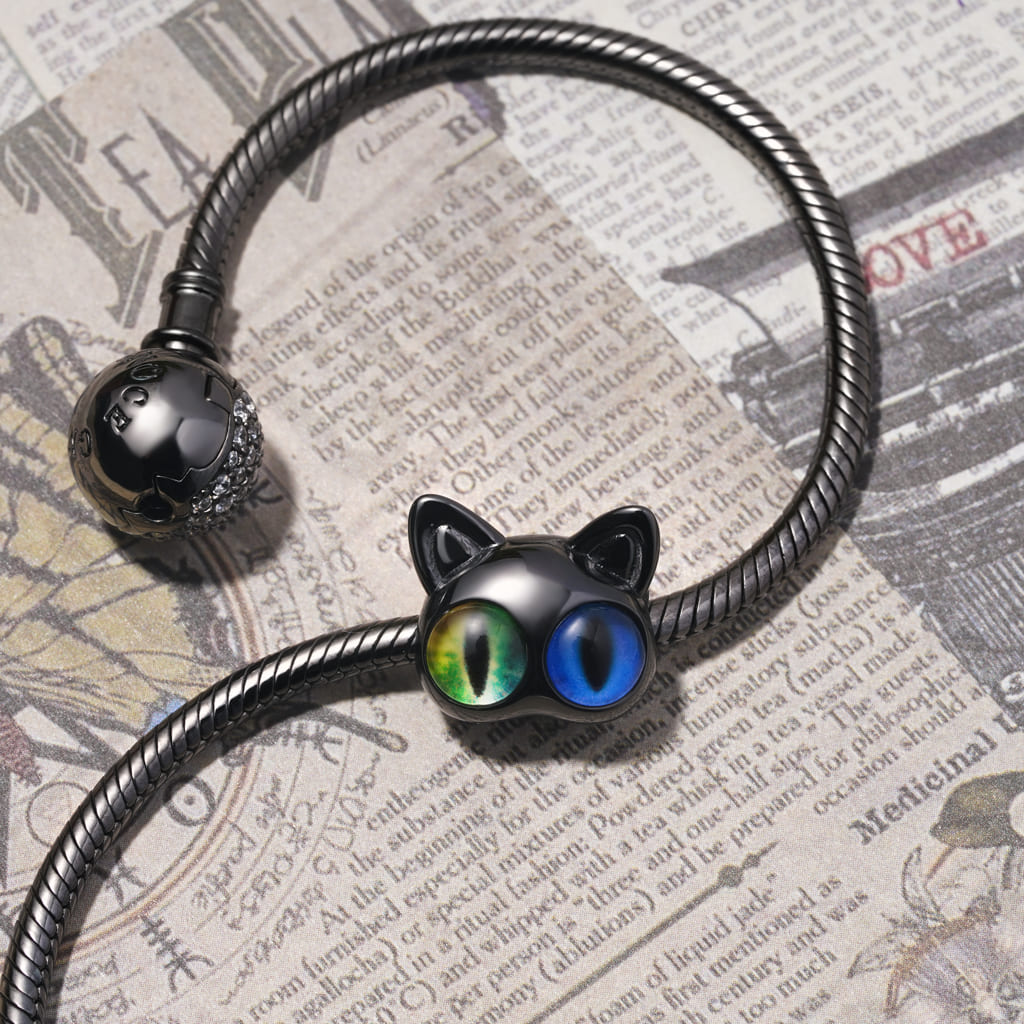 Gnoce Two-Color Vertical Pupils Black Cat Charm_3