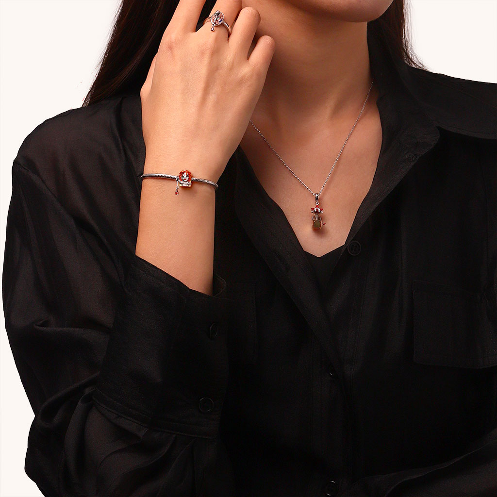 Gnoce Chucky with Bloody Knife Charm_4