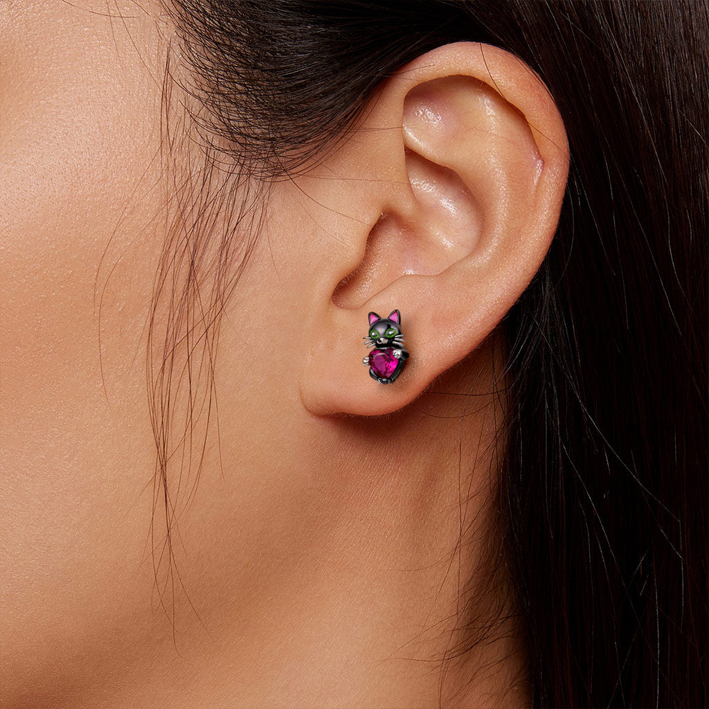Gnoce Black Cat Embrace Heart Stud Earrings_2