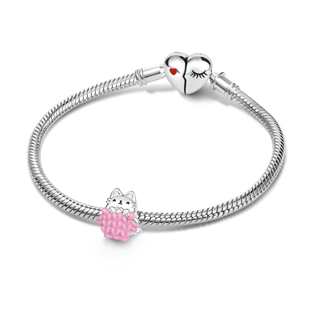 Gnoce Cat Knitting a Sweater Charm_3