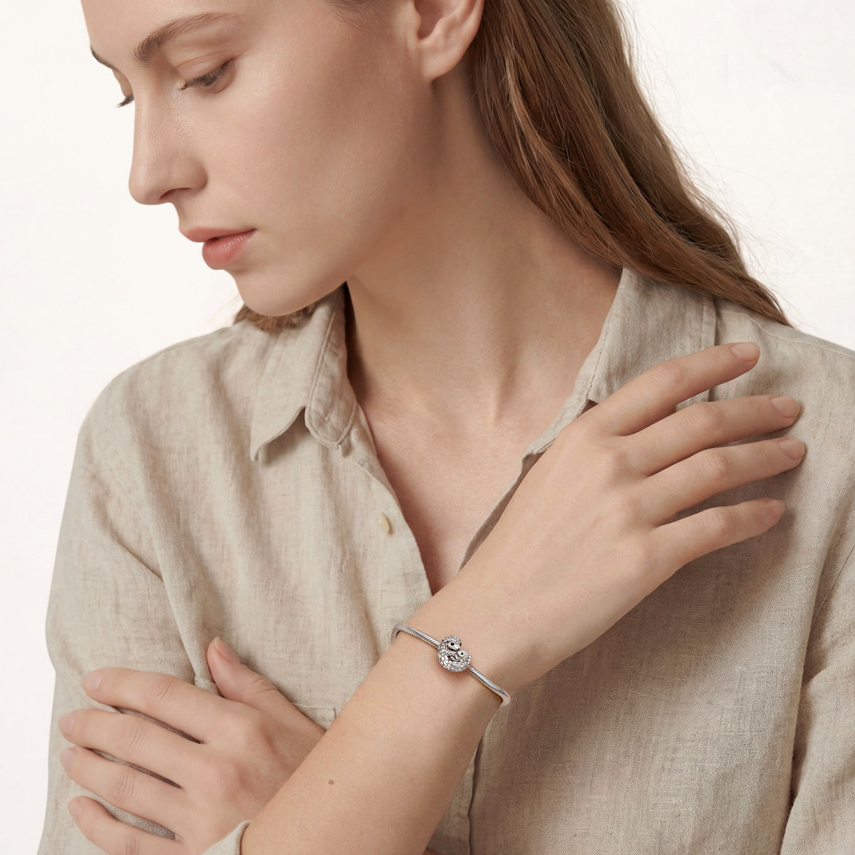 Gnoce Pangolin Embraces Baby Charm Platinum-plated Silver Blend_4