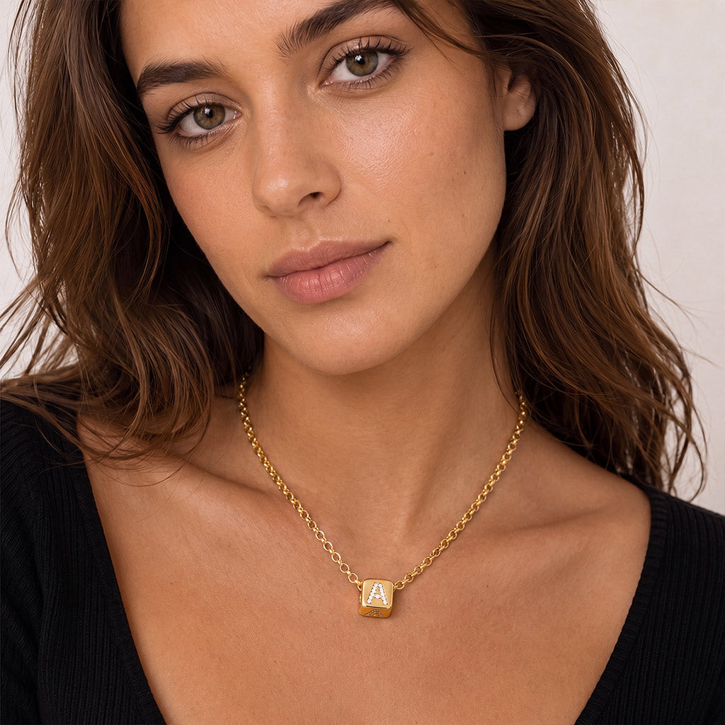 Gnoce Simple Initial Square Necklace_3