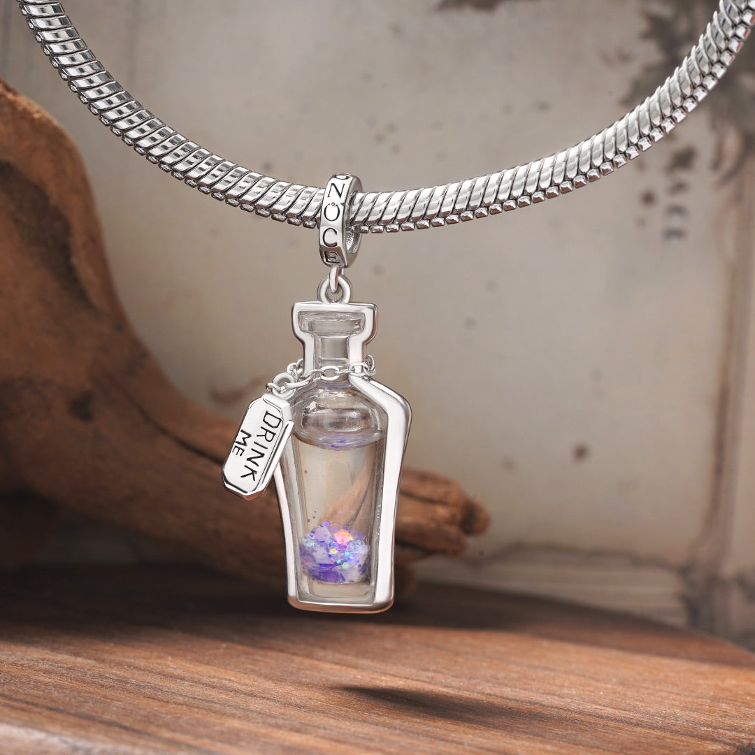 Gnoce Glow-in-the-Dark Alice's Magic Potion Pendant Dangle Charm_4